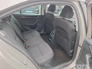Skoda Octavia Saloon, Diesel, 2017, Yellow