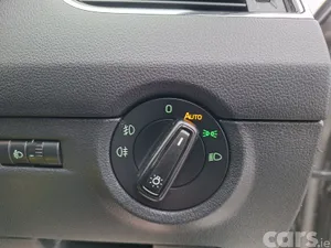 Skoda Octavia Saloon, Diesel, 2017, Yellow
