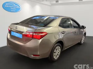 Toyota Corolla Saloon, Petrol, 2016, Beige