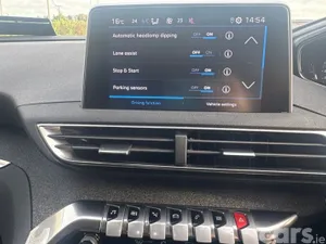 Peugeot 3008 MPV, Petrol, 2020, Red