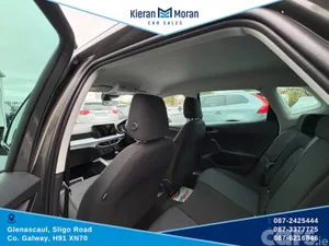 SEAT Arona Hatchback, Petrol, 2024, Green