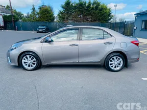 Toyota Corolla Saloon, Diesel, 2016, Beige