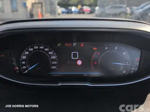 Peugeot 5008 MPV, Diesel, 2023, Blue