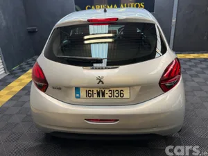 Peugeot 208 Hatchback, Petrol, 2016, Silver