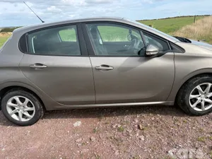 Peugeot 208 Hatchback, Petrol, 2014, Grey