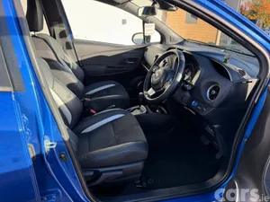 Toyota Yaris Hatchback, Petrol Hybrid, 2020, Blue