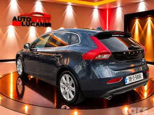 Volvo V40 Hatchback, Diesel, 2019, Blue