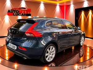 Volvo V40 Hatchback, Diesel, 2019, Blue