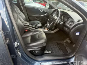 Volvo V40 Hatchback, Diesel, 2019, Blue