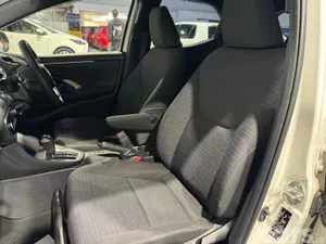 Toyota Yaris Hatchback, Petrol Hybrid, 2020, White