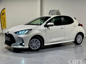 Toyota Yaris Hatchback, Petrol Hybrid, 2020, White