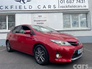 Toyota Auris Hatchback, Petrol Hybrid, 2015, Red