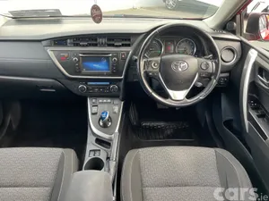 Toyota Auris Hatchback, Petrol Hybrid, 2015, Red