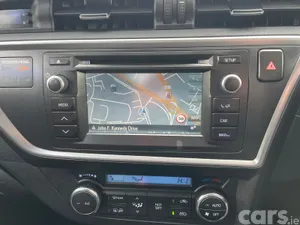 Toyota Auris Hatchback, Petrol Hybrid, 2015, Red