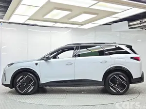 Peugeot 5008 SUV, Electric, 2025, White