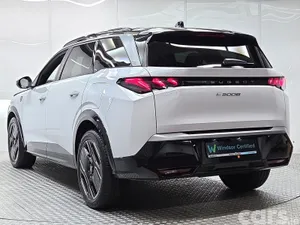 Peugeot 5008 SUV, Electric, 2025, White