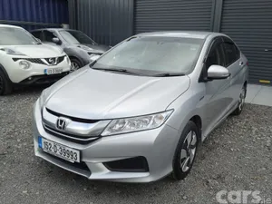 Honda Grace Saloon, Petrol, 2015, Silver