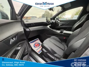 Peugeot 5008 MPV, Diesel, 2024, Grey