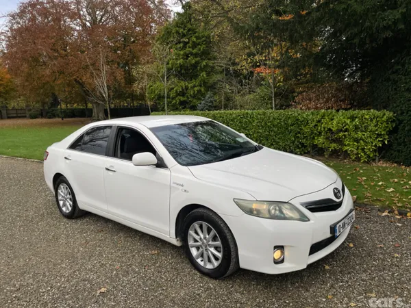 Toyota Camry Saloon, Petrol Hybrid, 2010, White