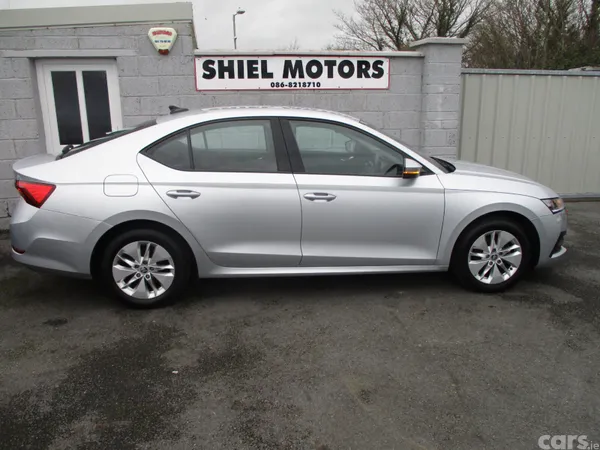 Skoda Octavia Hatchback, Petrol, 2022, Silver