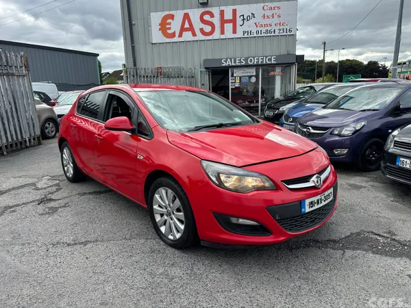 Vauxhall Astra Hatchback, Diesel, 2015, Red