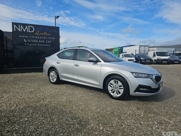 Skoda Octavia Hatchback, Diesel, 2022, Silver