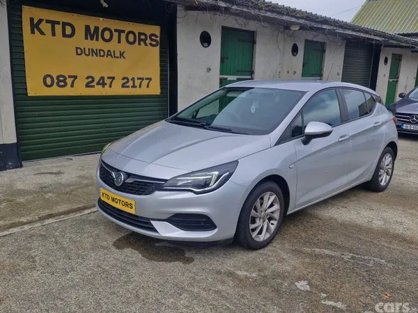 Vauxhall Astra Hatchback, Diesel, 2020, Silver