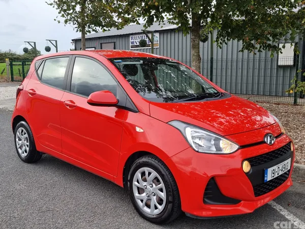 Hyundai i10 Hatchback, Petrol, 2019, Red