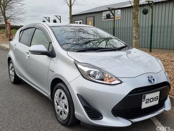 Toyota Aqua Hatchback, Petrol Hybrid, 2019, White