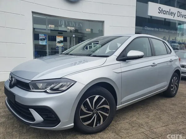 Volkswagen Polo Hatchback, Petrol, 2027, Silver