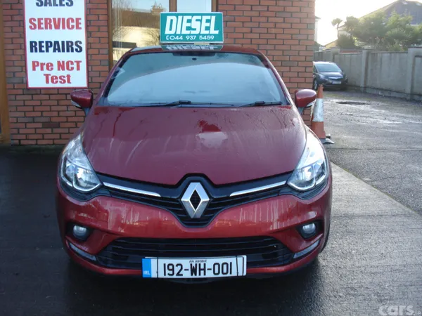 Renault Clio Hatchback, Diesel, 2019, Red