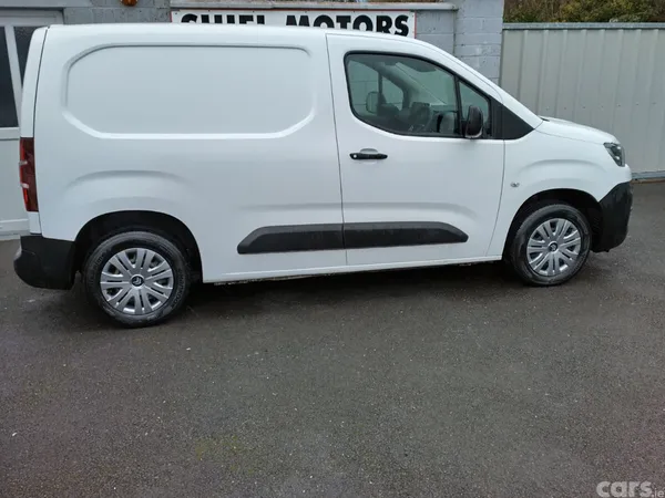 Citroen Berlingo Van, Petrol, 2021, White