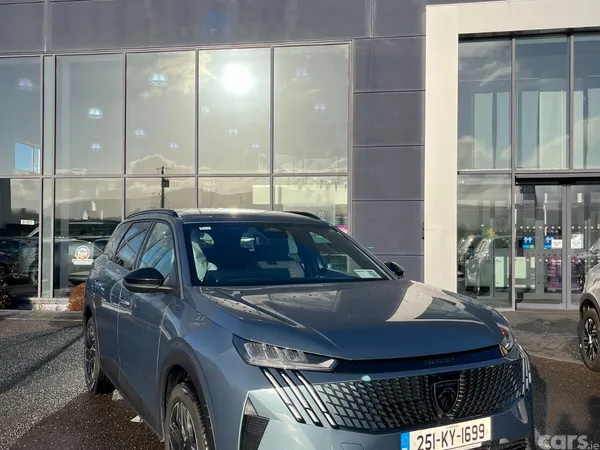 Peugeot 5008 MPV, Petrol Hybrid, 2025, Blue
