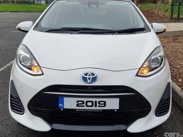 Toyota Aqua Hatchback, Petrol Hybrid, 2019, White