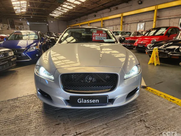 Jaguar XJ Saloon, Petrol, 2011, Silver