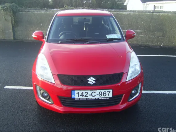Suzuki Swift Hatchback, Petrol, 2014, Red