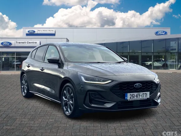 Ford Focus Hatchback, Petrol, 2025, Grey