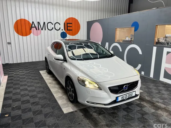 Volvo V40 Hatchback, Petrol, 2015, White