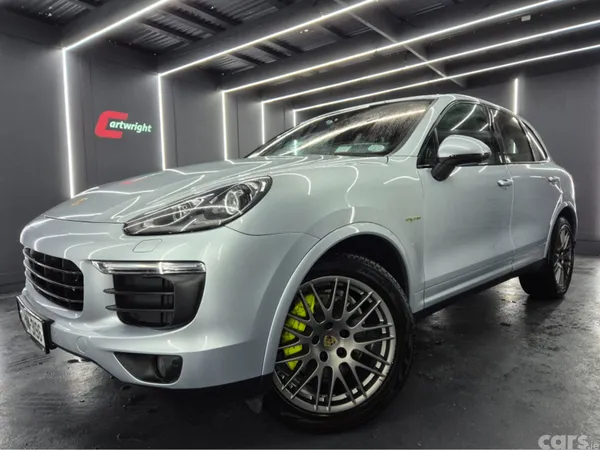 Porsche Cayenne SUV, Petrol Plug-in Hybrid, 2017, Silver