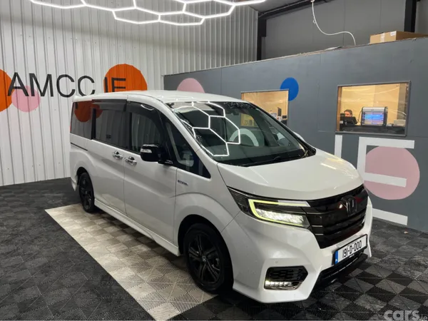 Honda Stepwagon MPV, Petrol Hybrid, 2019, White