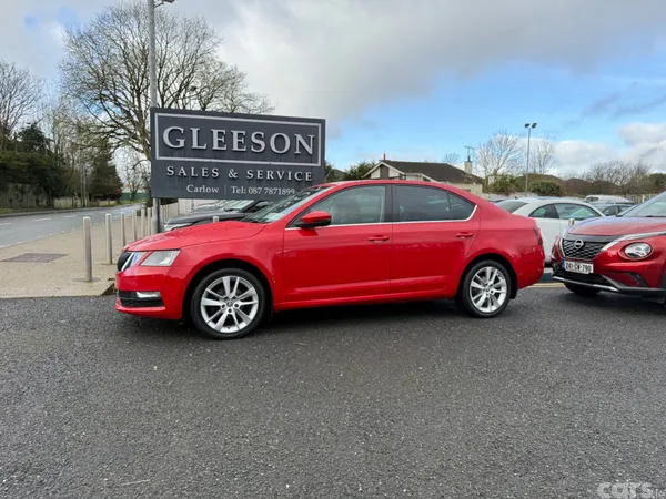 Skoda Octavia Saloon, Diesel, 2019, Red