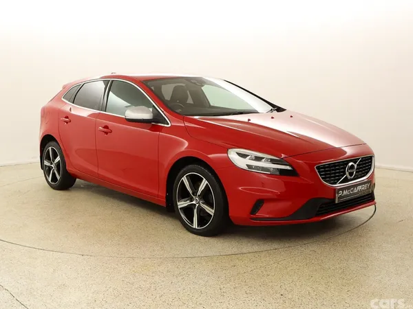 Volvo V40 Hatchback, Diesel, 2016, Red