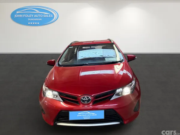 Toyota Auris Estate/Jeep, Diesel, 2014, Red