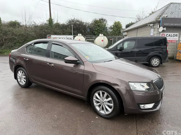 Skoda Octavia Saloon, Petrol, 2017, Brown