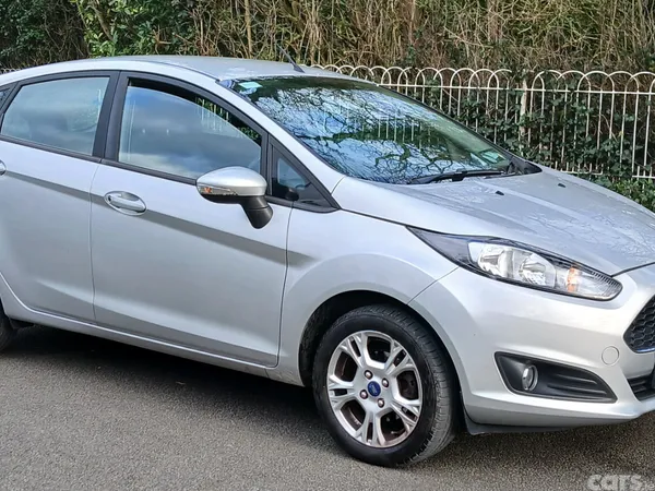 Ford Fiesta Hatchback, Petrol, 2017, Silver