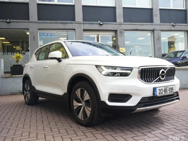 Volvo XC40 Estate/Jeep, Petrol Plug-in Hybrid, 2021, White