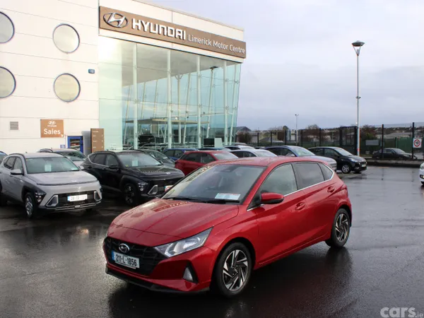 Hyundai i20 Hatchback, Petrol, 2021, Red