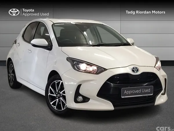 Toyota Yaris Hatchback, Petrol Hybrid, 2024, White