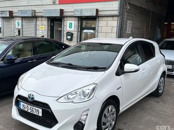 Toyota Aqua Hatchback, Petrol Hybrid, 2015, White