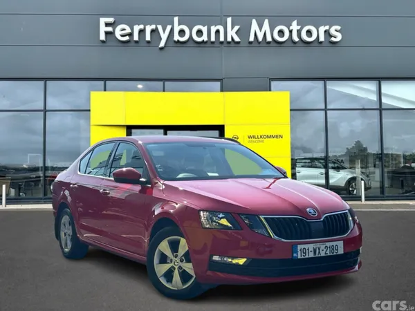 Skoda Octavia Hatchback, Petrol, 2019, Red